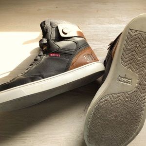 Men’s Sneakers slightly used size 9.5